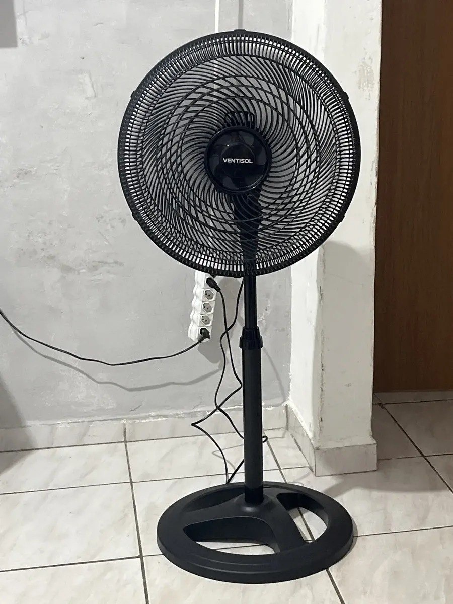 Ventilador de Coluna 40cm Ventisol Turbo 6 Pás Oscilante e Altura ajustável Cor Preto