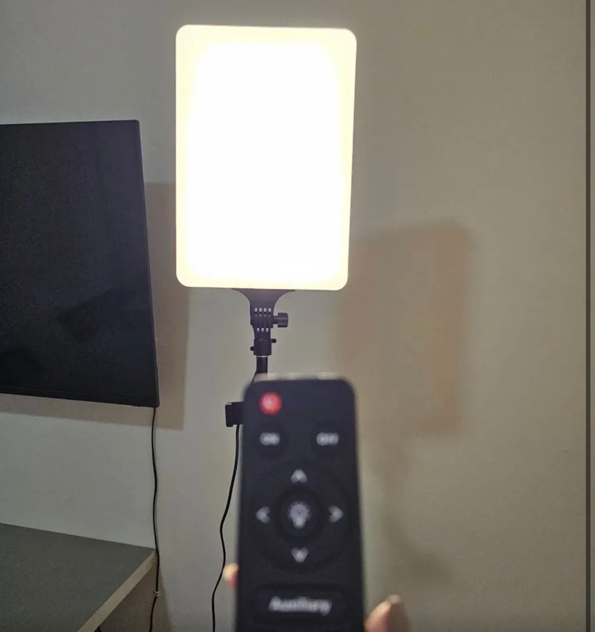 Iluminador LED Profissional Quadrado Lumi Para Fotos e Vídeos, Com Tripé de 2,10m e Luz Ajustável