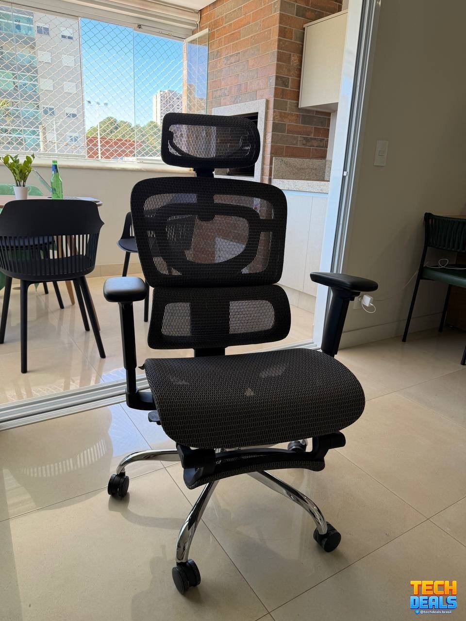 Cadeira Presidente LARUNO Ergonômica Giratória Reclinável para Escritório, Com Apoio Lombar e Pés Retrátil, Suporta 200kg