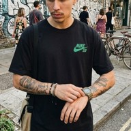 Camiseta Nike Sb Masculina Preto/verde Escuro G