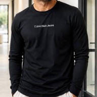 Camiseta Calvin Klein Manga Longa Institutional Grey Preta