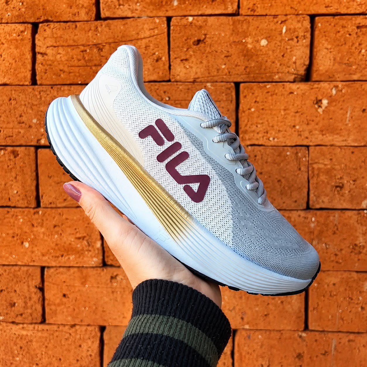 Tênis Feminino Fila Agile Corrida Esportivo Treino Conforto Bege/cinza Gelo/vinho 37