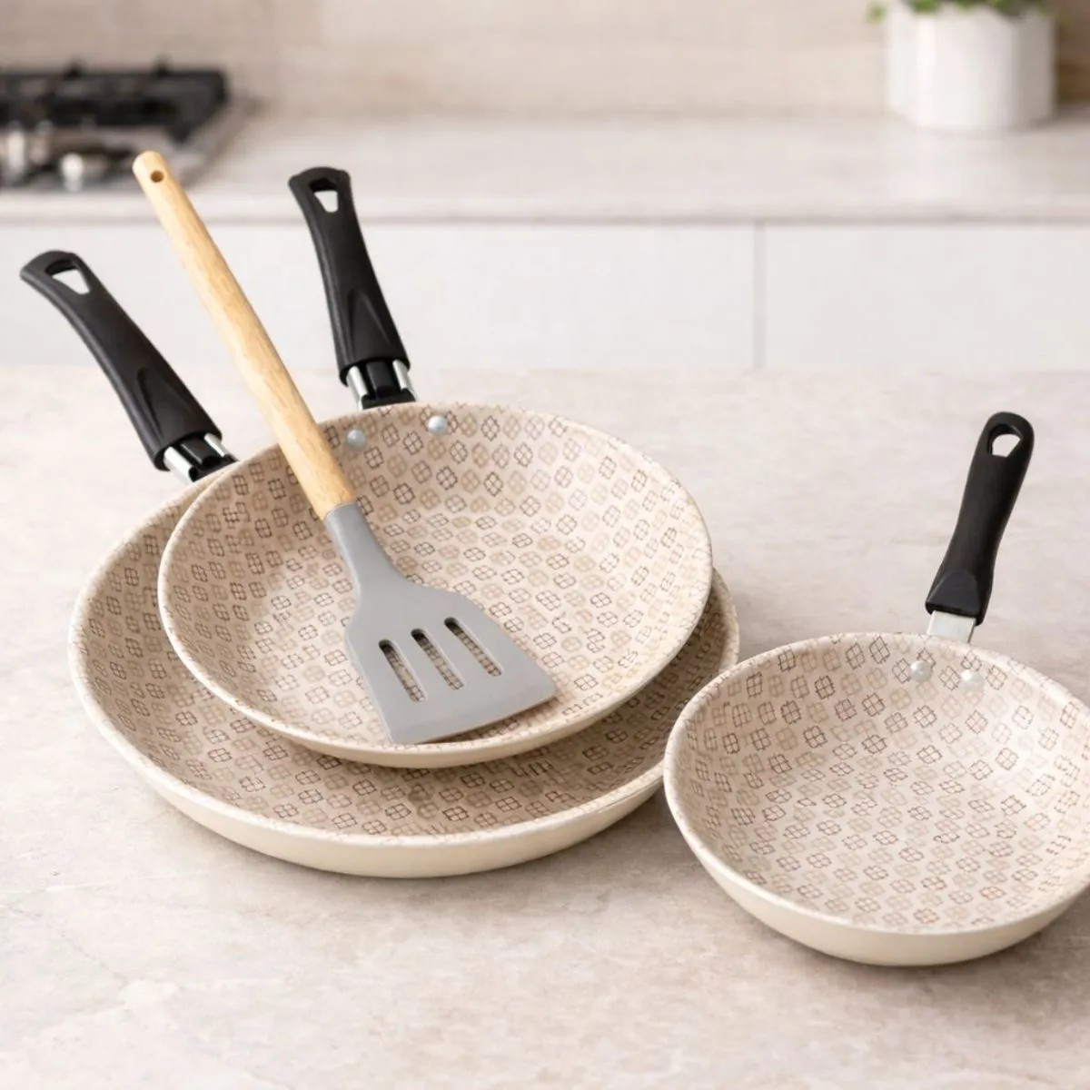 Jogo 4pcs Frigideiras Antiaderentes 14cm 18cm 22cm + Espátula