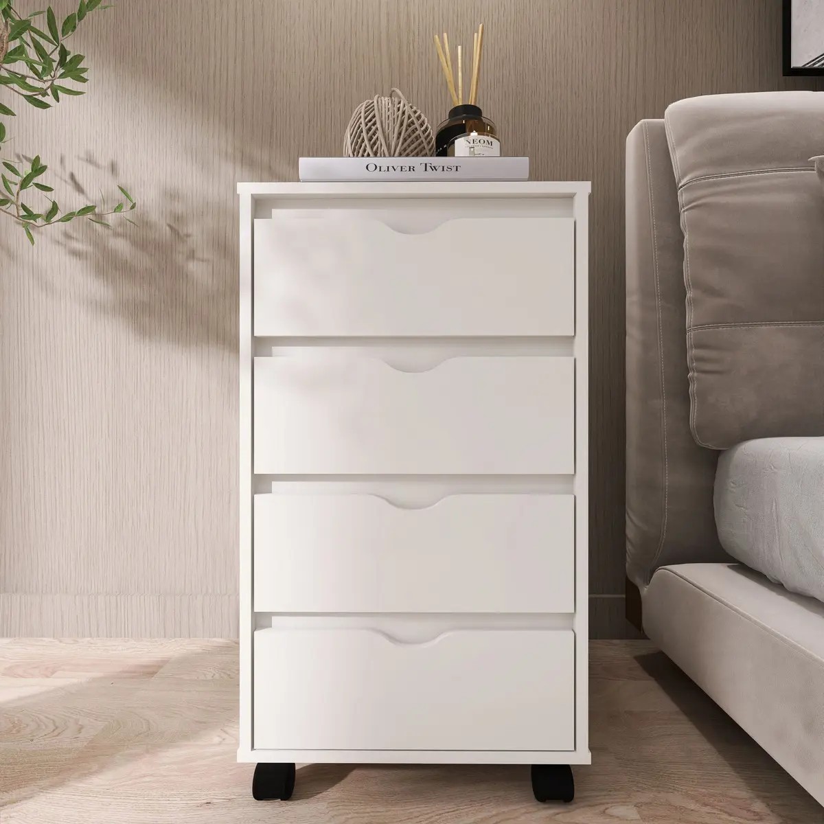 Mesa De Cabeceira Branca Madeira Moderna Para Quarto 4 Gavetas Com Rodinhas Fulldecor - Mod.0701 Cor Branco